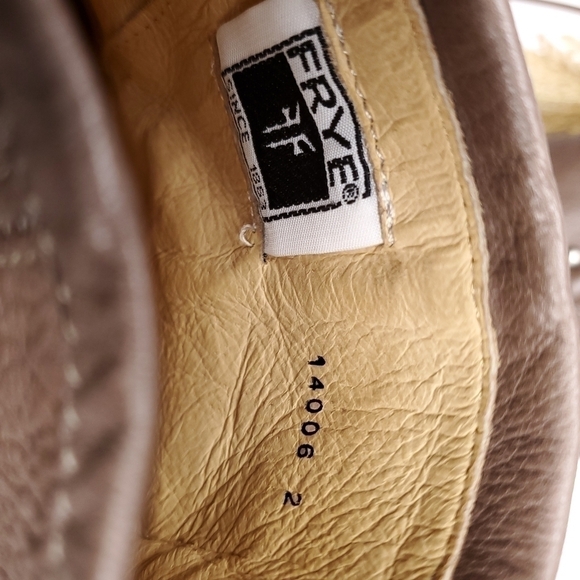 FRYE Brown Tan Distressed Heeled Leather Ankle Boots 5½ m - Picture 12 of 13